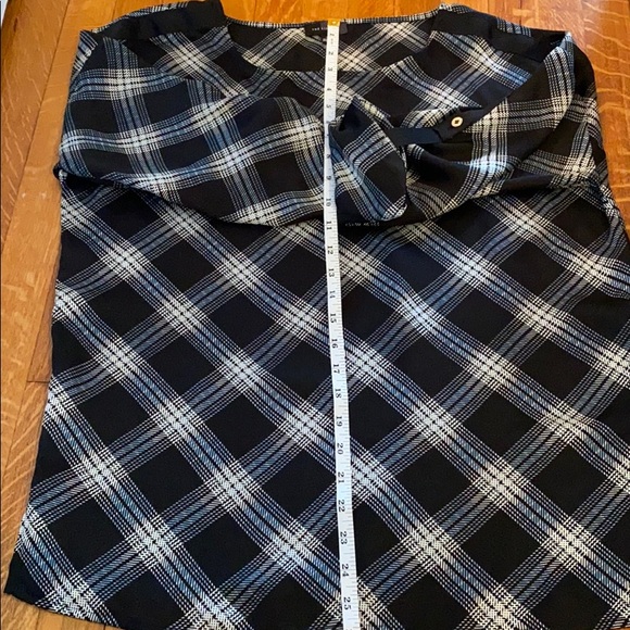 Classy plaid blouse from the Limited - size small - Picture 6 of 7